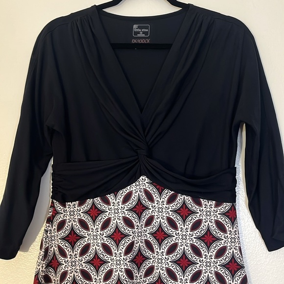Title Nine | Twist Front dress Women’s size M soft stretch 3/4 sleeve v-neck - Picture 2 of 9
